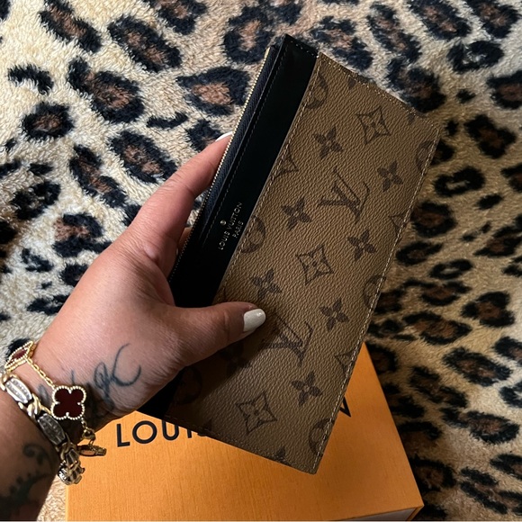 🔥SUPER SALE REDUCTION🔥✅PRICE FIRM✅ AUTHENTIC Louis Vuitton Reverse Wallet - Picture 9 of 16
